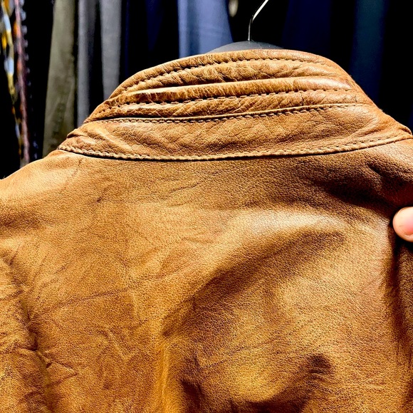 Like new genuine leather jacket. Worn two times, just dont need this in Texas. - Picture 4 of 11